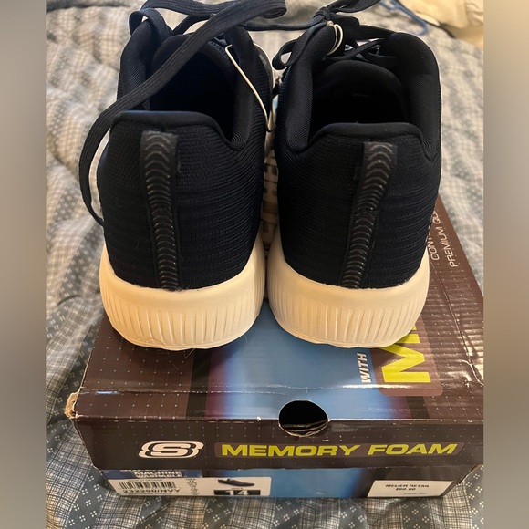 Skechers Men’s sneakers - Picture 3 of 4